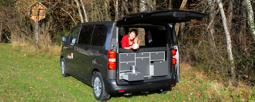 Fiat E-Scudo mit VanEssa Campingbox und Bett